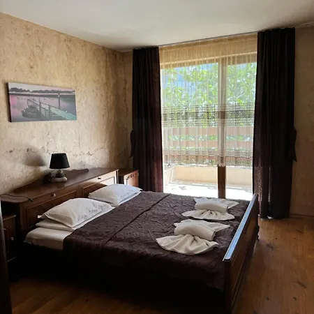 Robinson Elenite First Line Apartman
